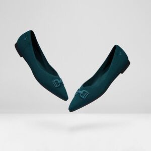 Vivaia ena blue green pointed toe patterned flats size 5